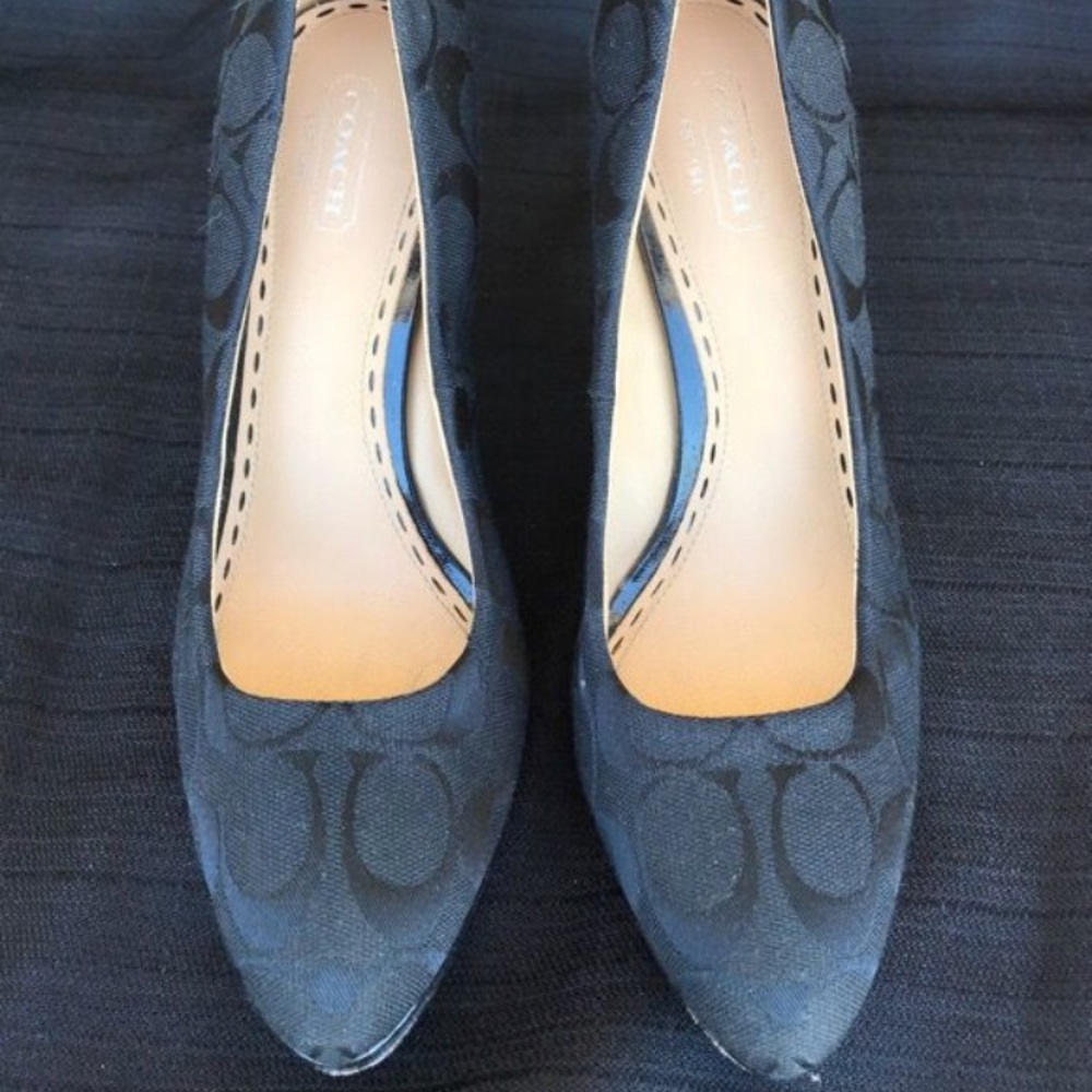 Coach Pumps